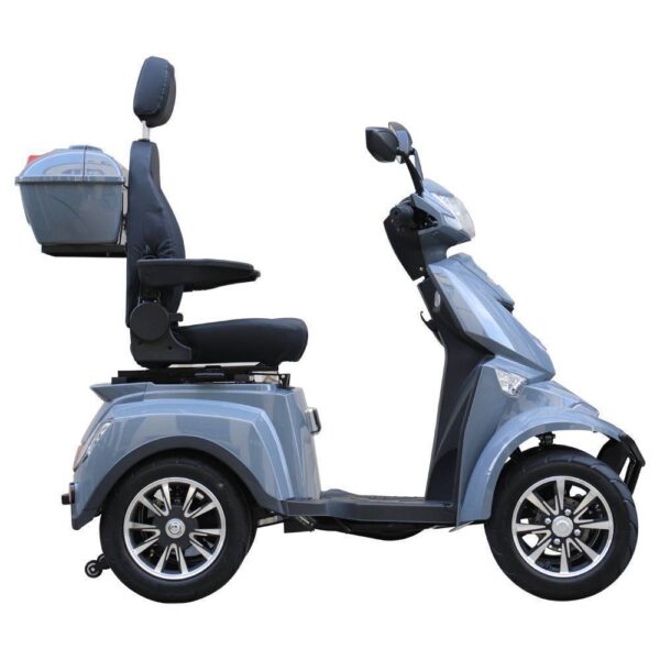 Zijaanzicht van de Killerbee Move SF1000 4-wiel Scootmobiel, een grijze scootmobiel met een strak design, een hoog verstelbare luxe comfortstoel, opbergruimte achterin, spiegels en ondersteunende armsteun.