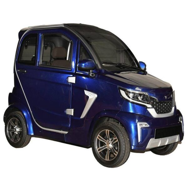 Een MOVE Vigorous 8 overdekte scootmobiel, een compact metallic blauw elektrisch voertuig met een modern design, getinte ramen en lichtmetalen velgen, staat binnen geparkeerd tegen een neutrale achtergrond.