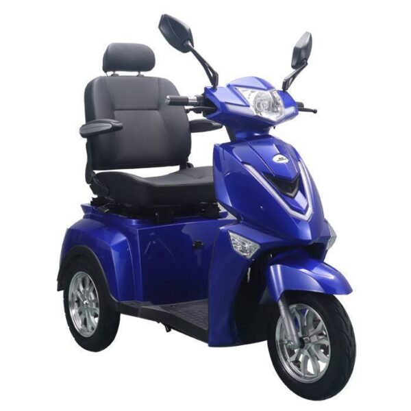 De Move Vigorous T408-3 is een blauwe, driewielige scootmobiel met een gewatteerde rugleuning en armleuningen. Hij is voorzien van achteruitkijkspiegels en een koplamp voor comfortabel en handig vervoer.